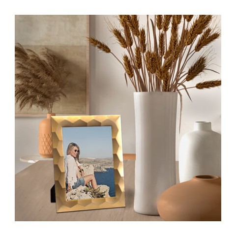 Μεταλλική Κορνίζα χρυσή σφυρήλατη Για Φωτογραφία 20x25 Εκ. KOR7087