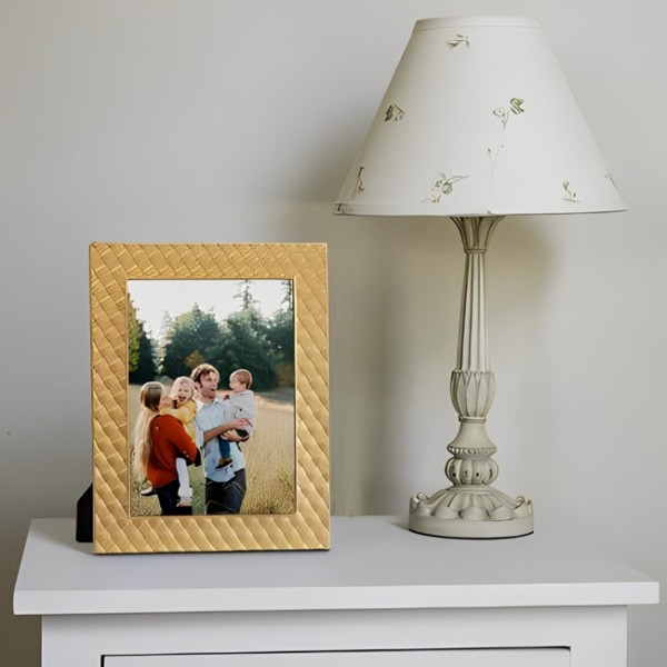 Μεταλλική Κορνίζα χρυσή ματ σφυρήλατη Για Φωτογραφία 13x18 Εκ. KOR7032